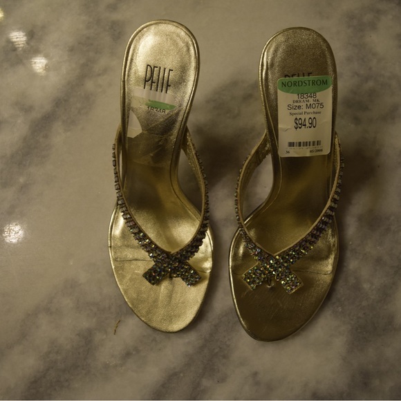 Sandel - Picture 1 of 3